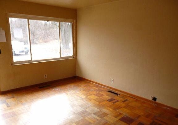3rd image of 115 Rockford Dr
