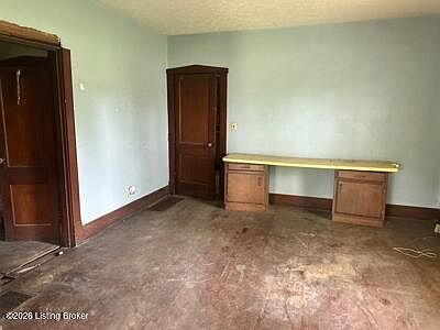 4th image of 15917 Shelbyville Rd