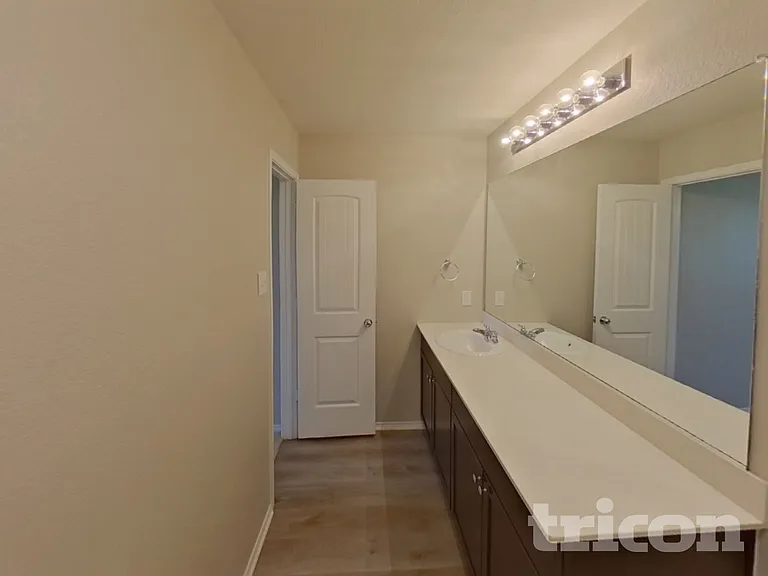758 Bayonet St — Photo 9