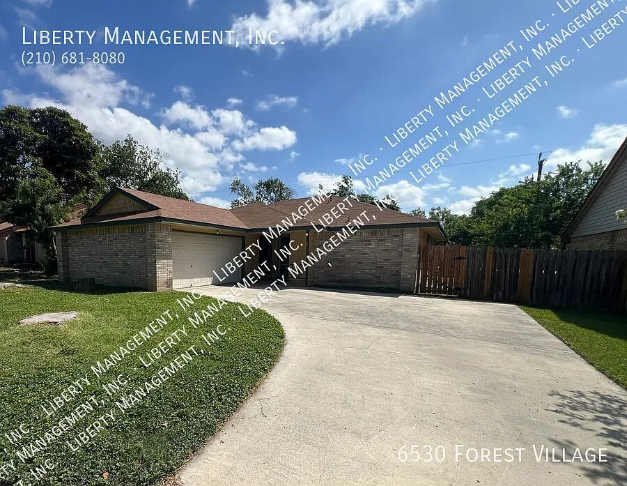 3 Bedroom, 2 Bath Home with Brand New Flooring Throughout — Photo 3
