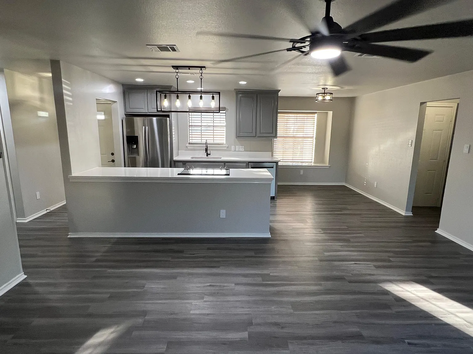 532 Highpoint Dr — Photo 2