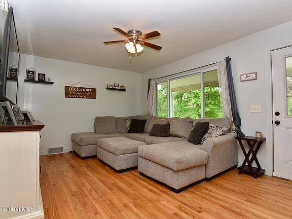 5th image of 36 Henderson Way