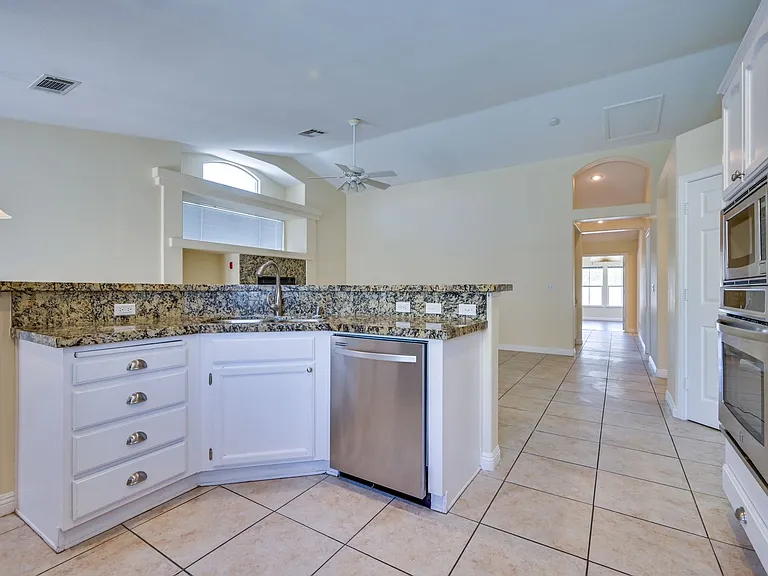 968 E Robindale Rd — Photo 35