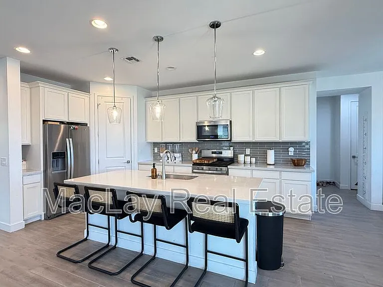 10312 E Revolution Dr — Photo 4