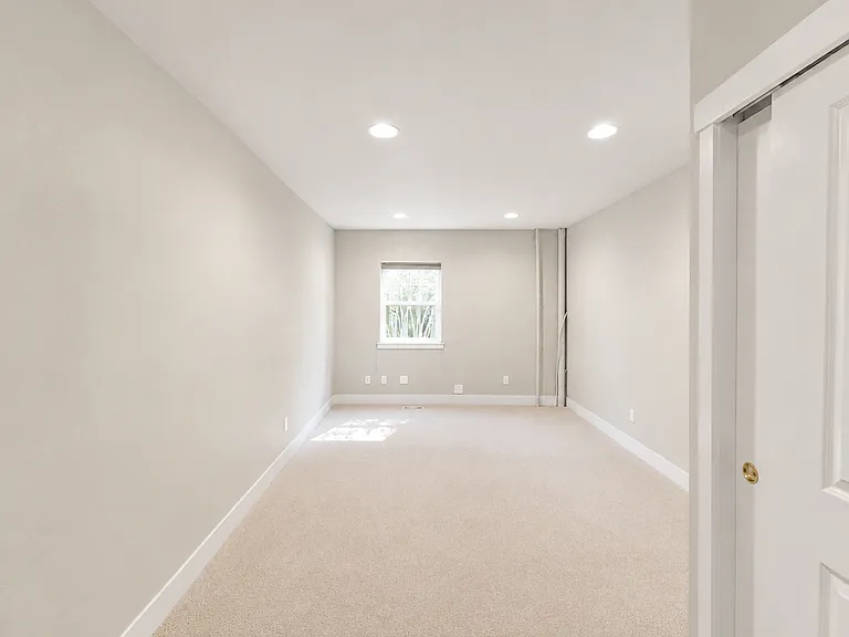 1821 NW Iowa Ave — Photo 28