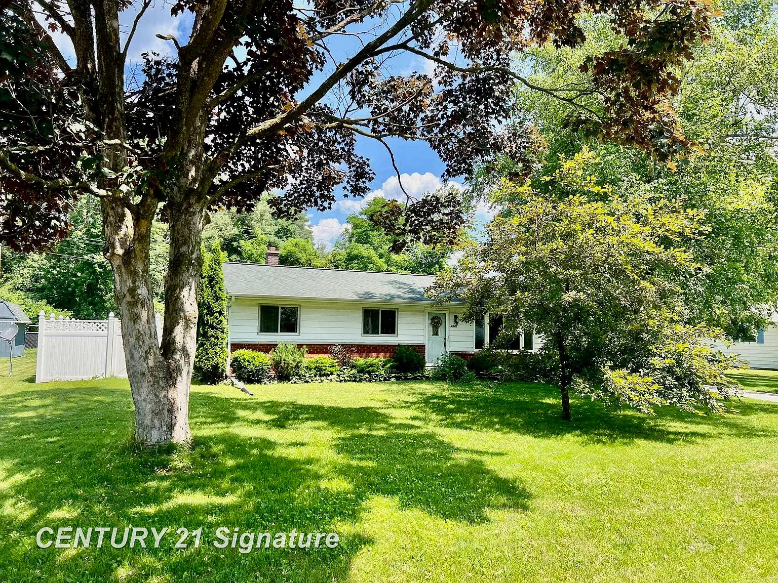 4840 Clunie St photo 1