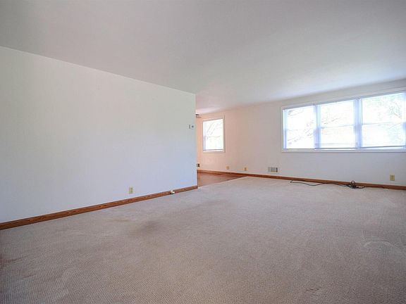 3rd image of 1410 Wilshire Dr