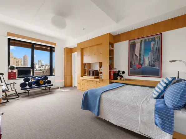 911 Park Avenue image 12 of 17