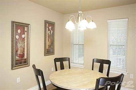 4th image of 1579 Hillcrest Frst