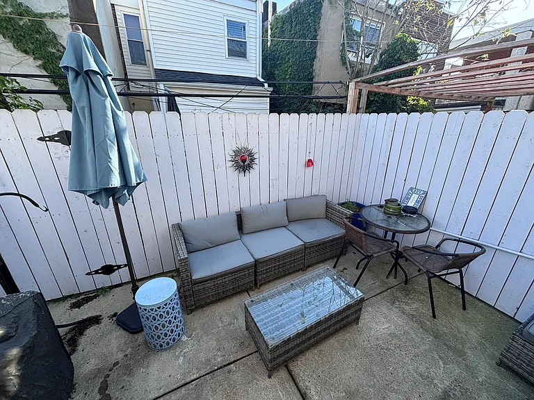 Backyard - all furniture can be included in rent (optional)