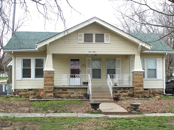 912 W Cummings St, Henryetta, OK 74437