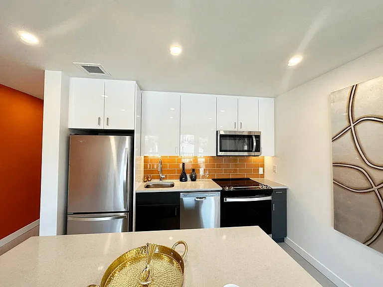 445 Wardlaw Ave — Photo 15