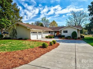 27 Apple Orchard Ln, Lake Wylie, SC 29710