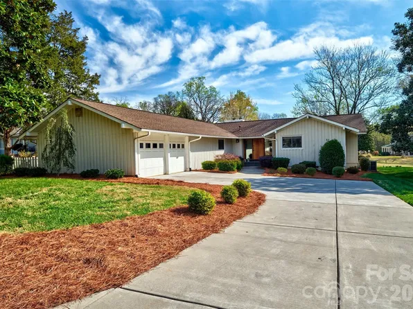 27 Apple Orchard Ln, Lake Wylie, SC 29710