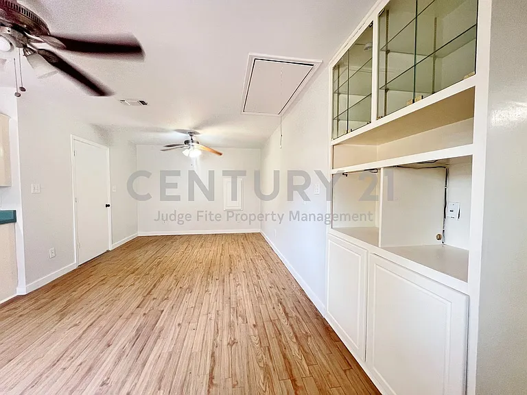 1308 Mistywood Ln — Photo 13