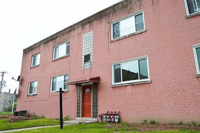1st image of 2456 W Berwyn Ave #1E