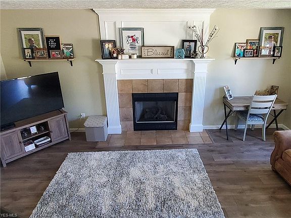 5th image of 491 Gladstone Dr