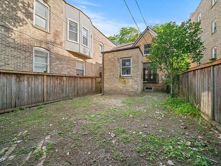 831 Hamlin St — Photo 29