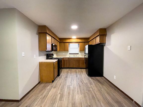 2nd image of 2213 E Memorial Dr #E5c70fb10