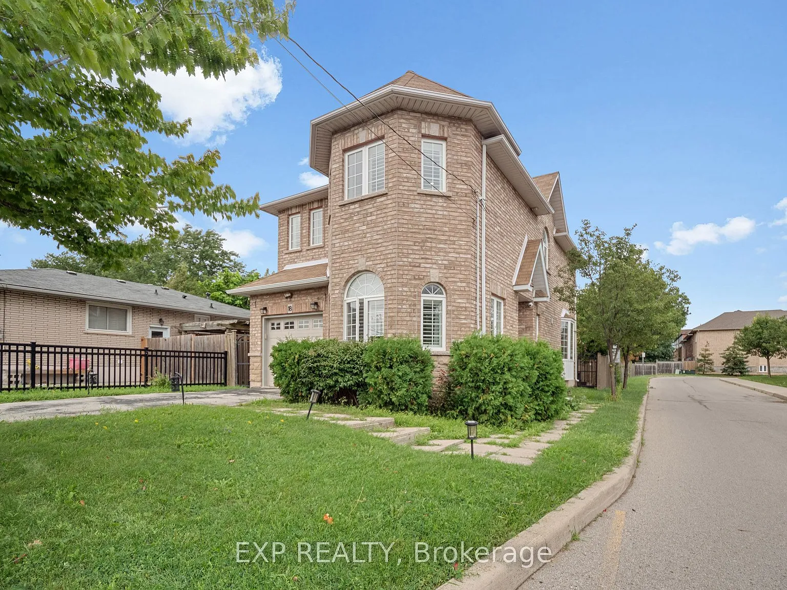 3 bed, $3,000 — Photo 2