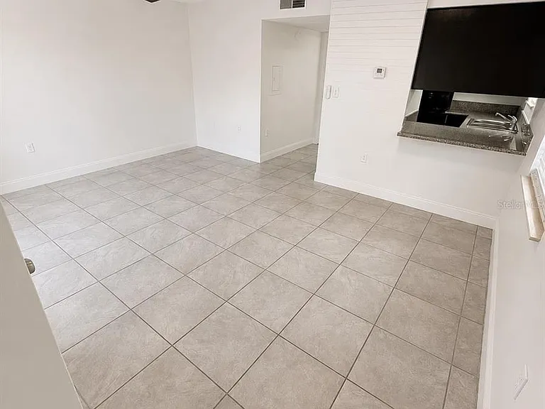 1185-1185 Bentley Rd #4 — Photo 3