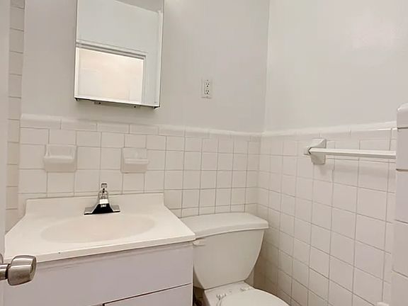 5th image of 327 E 54th St #2D