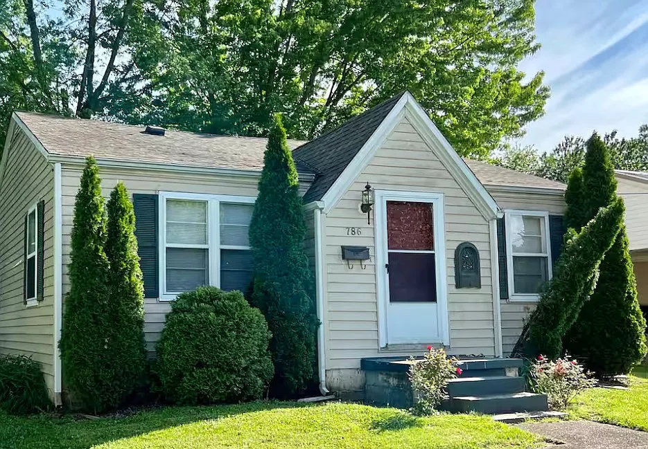 2 bed, 850 sqft, $1,600 — Photo 1