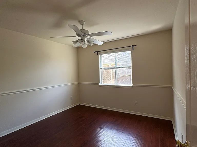 207 Kettleman Ln N — Photo 33