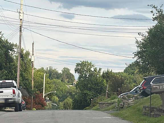 5th image of 912 Maple Ave
