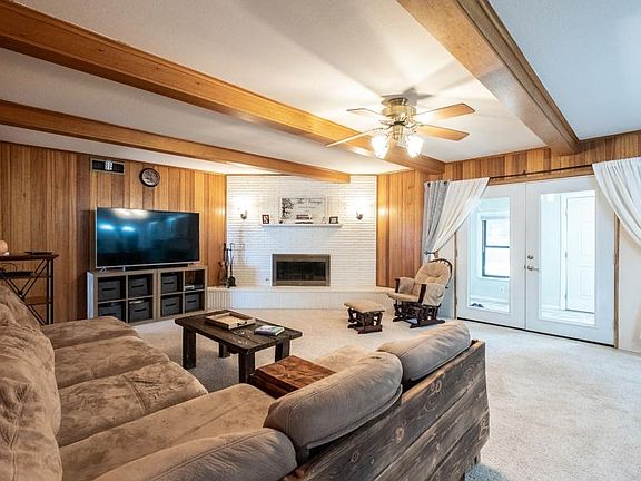 4th image of 1104 S Aspen Ave