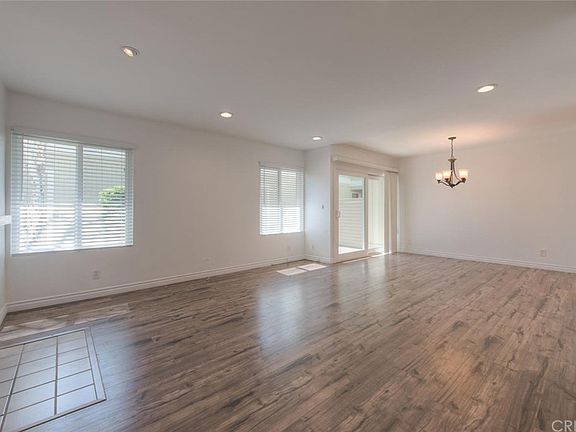 5th image of 22119 Burbank Blvd Unit 2