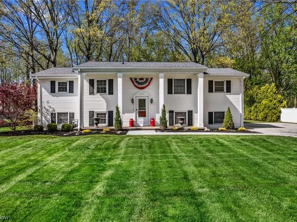 5325 Barkwood Dr, Sheffield Village, OH 44054