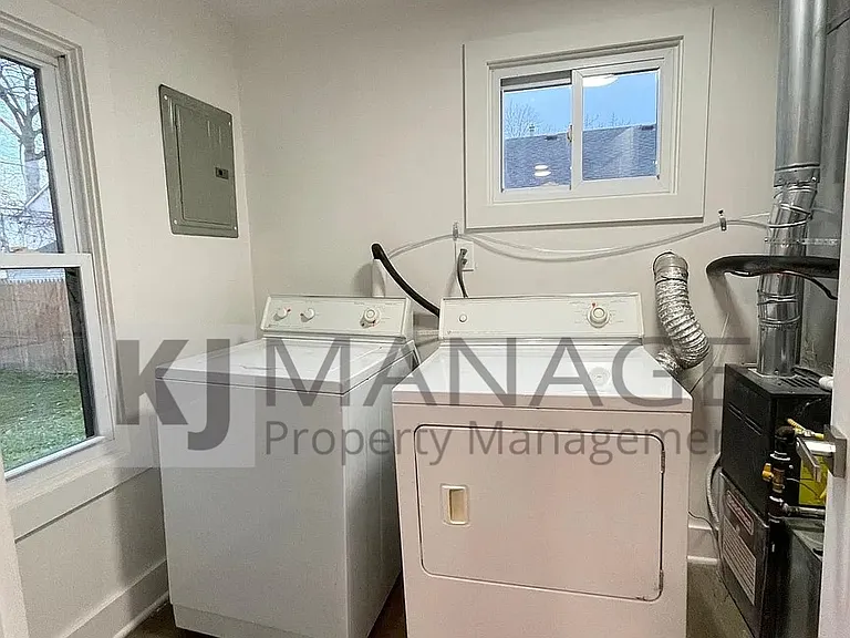 90 W Meyers Ave — Photo 17