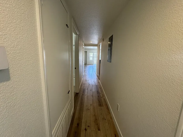 4077 Inglewood Blvd — Photo 11