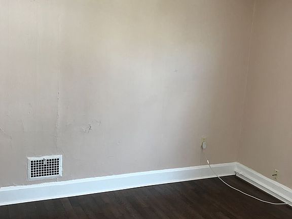 5th image of 104 E Maynard Ave