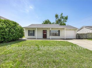 2502 Parkcrest Dr, Bentonville, AR 72712