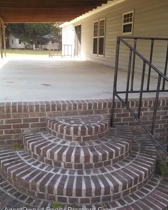 2nd image of 217 Oakley Rd
