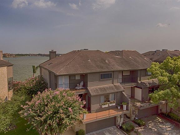This beautiful lakefront home offers magnificent lake views and gracious living in a unique townhouse community offering many amenities. It is located a mere mile from quality healthcare facilities and immediate access to major roadways.