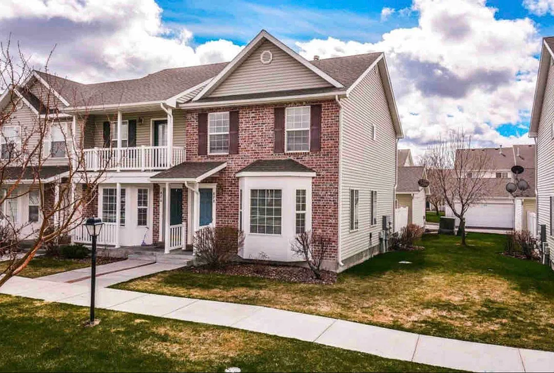 3 bed, 1.5 bath, 1368 sqft, $1,650 — Photo 1