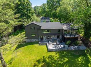 8 Green Ridge Rd, Pittsford, NY 14534