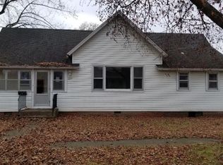 225 N Iowa St, Atwood, IL 61913