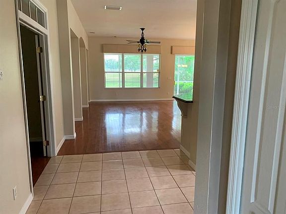 4th image of 724 Camellia Green Dr