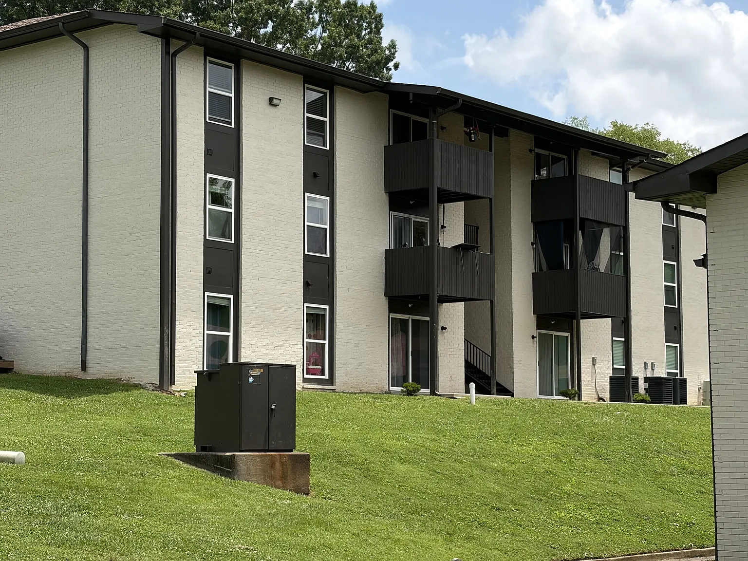 Foxcroft Apartments — Photo 2
