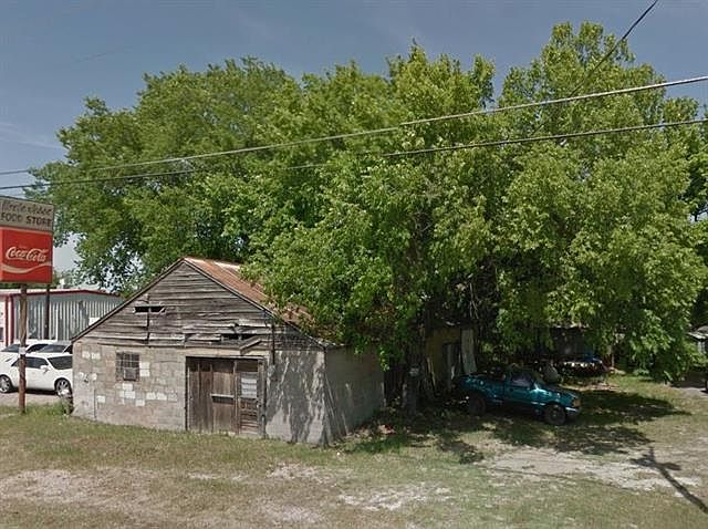 1st image of 1902 N Kaufman St