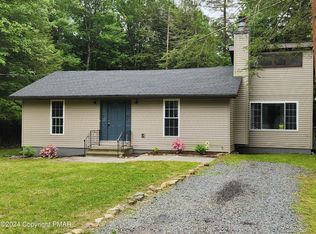 3122 Sycamore Ln, Pocono Summit, PA 18346