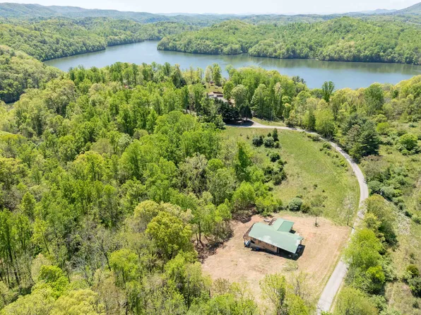 4042 Cabin Land Dr, Radford, VA 24141