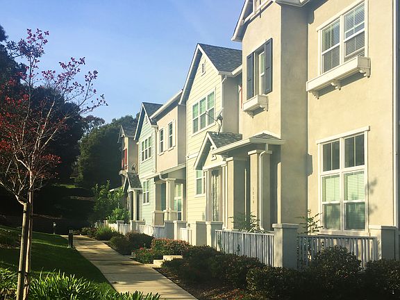 3rd image of 1810 Summer Ln