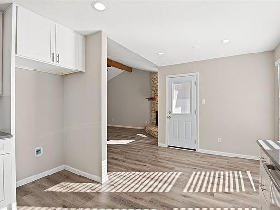 5th image of 3107 Monument Dr