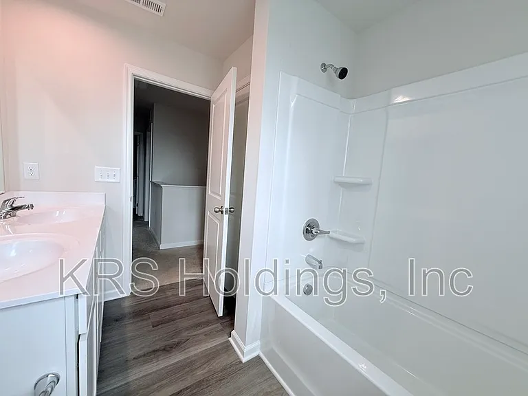 379 Hunting Wood Dr — Photo 21