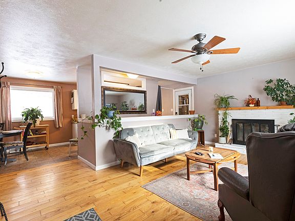 3rd image of 116 Cohosset Dr